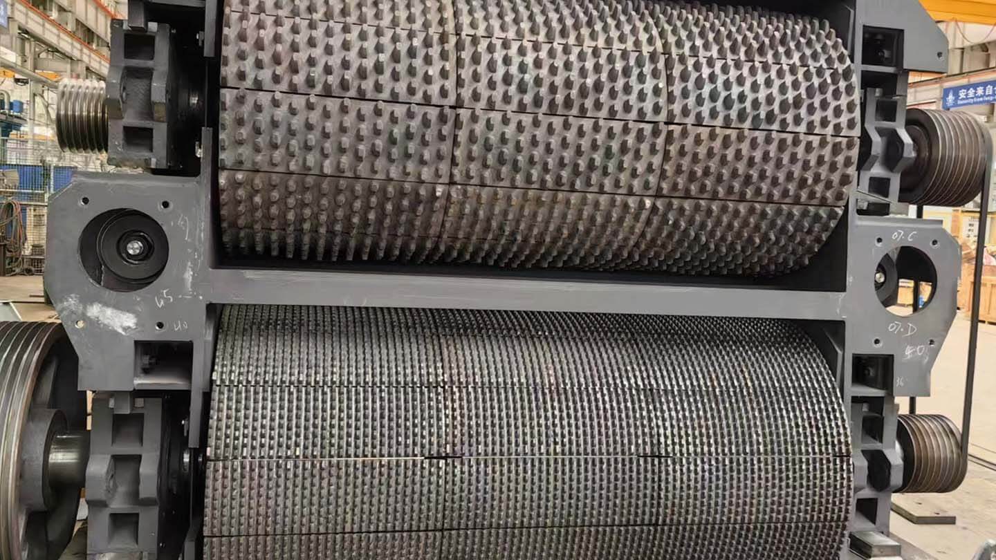 Four teethed Roller Crusher